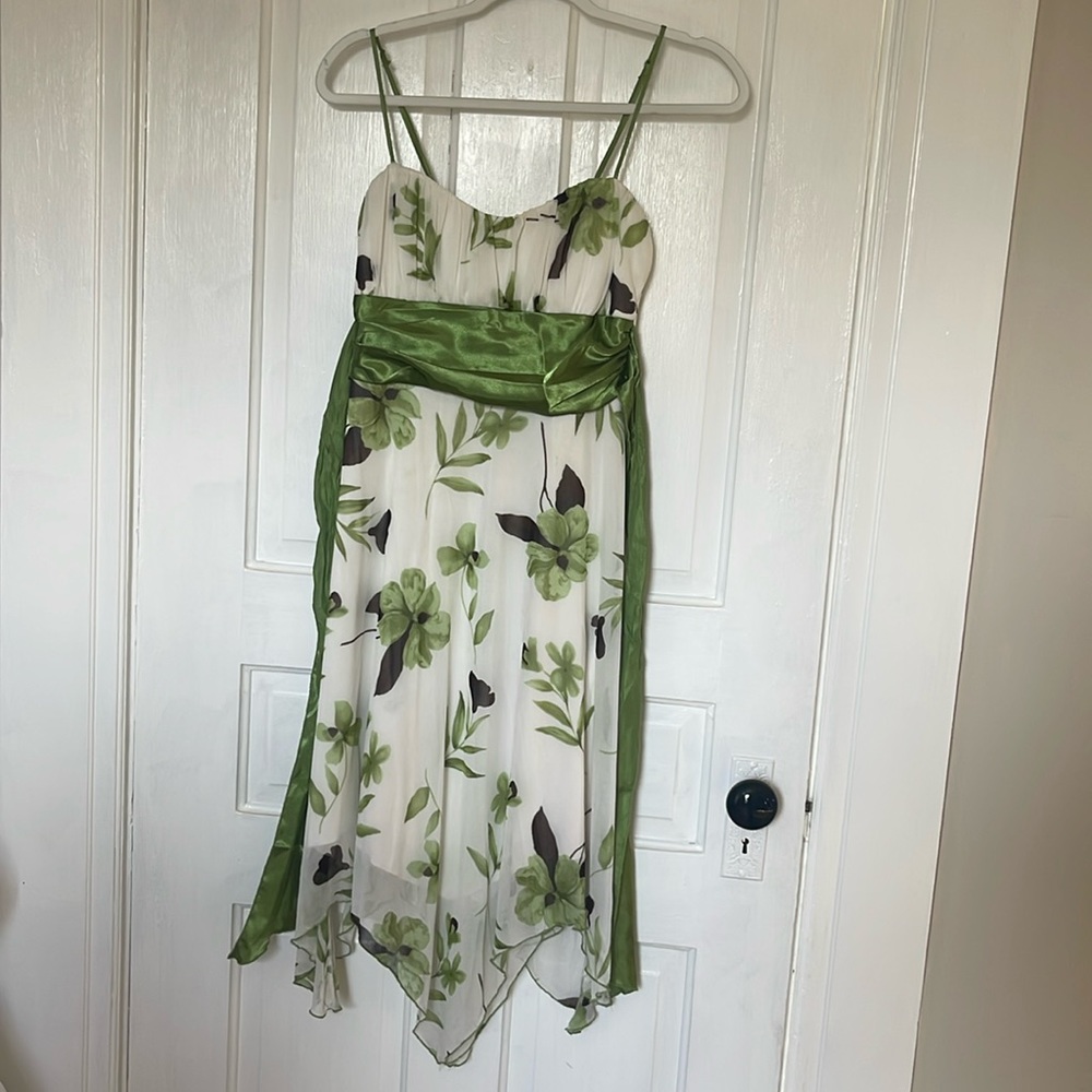 Super cute handkerchief cut dress!